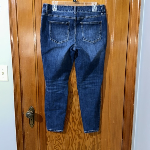 Maurice’s Women's Blue Jeans Sz large short. - Picture 3 of 4